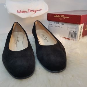 NWB Ferragamo flat 8C black suede